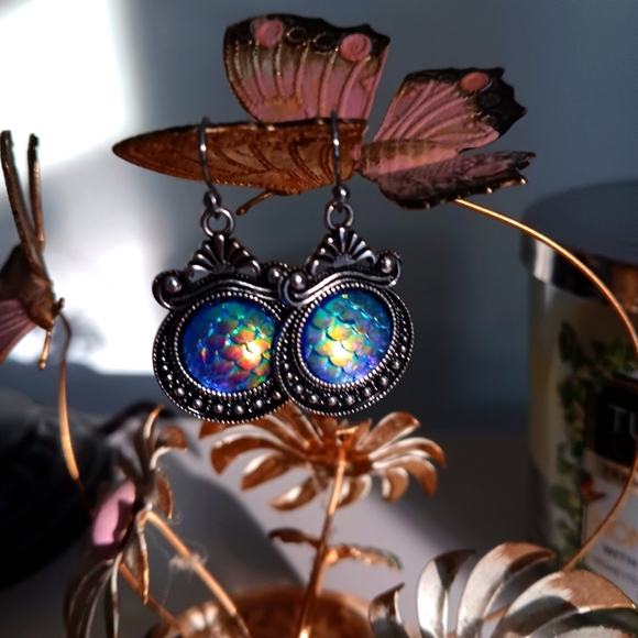 NWOT Iridescent Fish Scales Mermaid Earrings Handmade Sterling Hooks - Picture 5 of 6